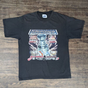 2002 Stanley cup championship tee. Vivid graphic. Carolina hurricanes red wings